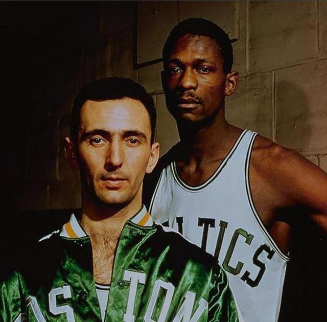 而另一脚射 而另一脚射