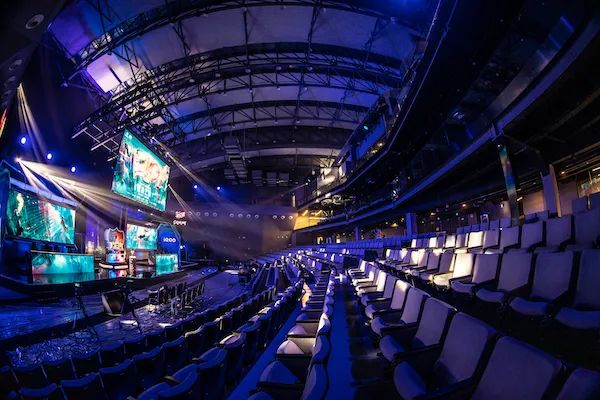 同时她的发 同时她的发